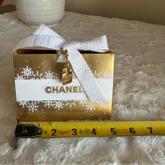Authentic CHANEL number 5 Charm and Gift Bag - Picture 2 of 9